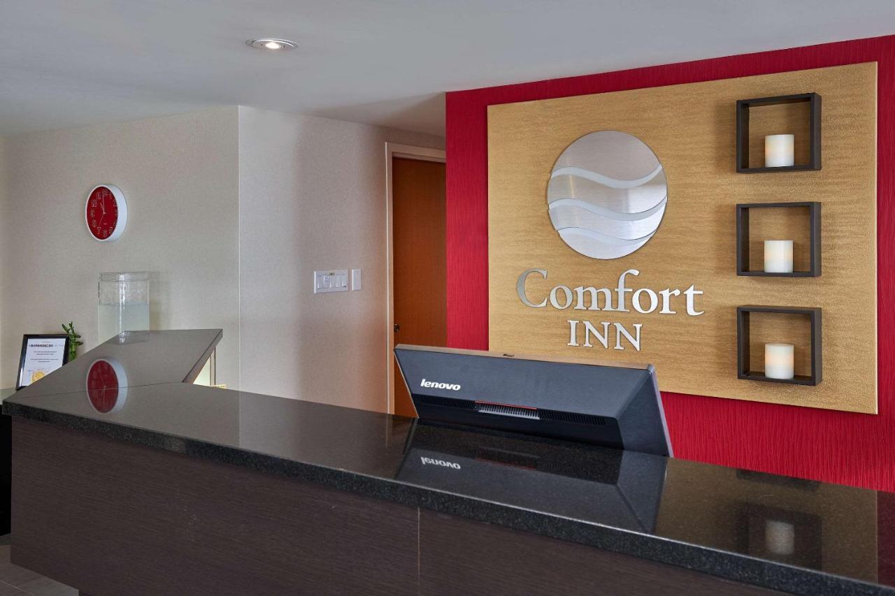 Comfort Inn Rouyn Exterior photo