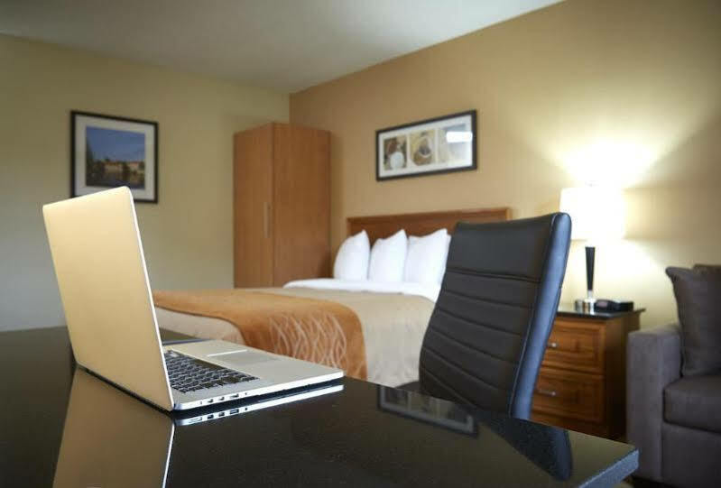 Comfort Inn Rouyn Exterior photo